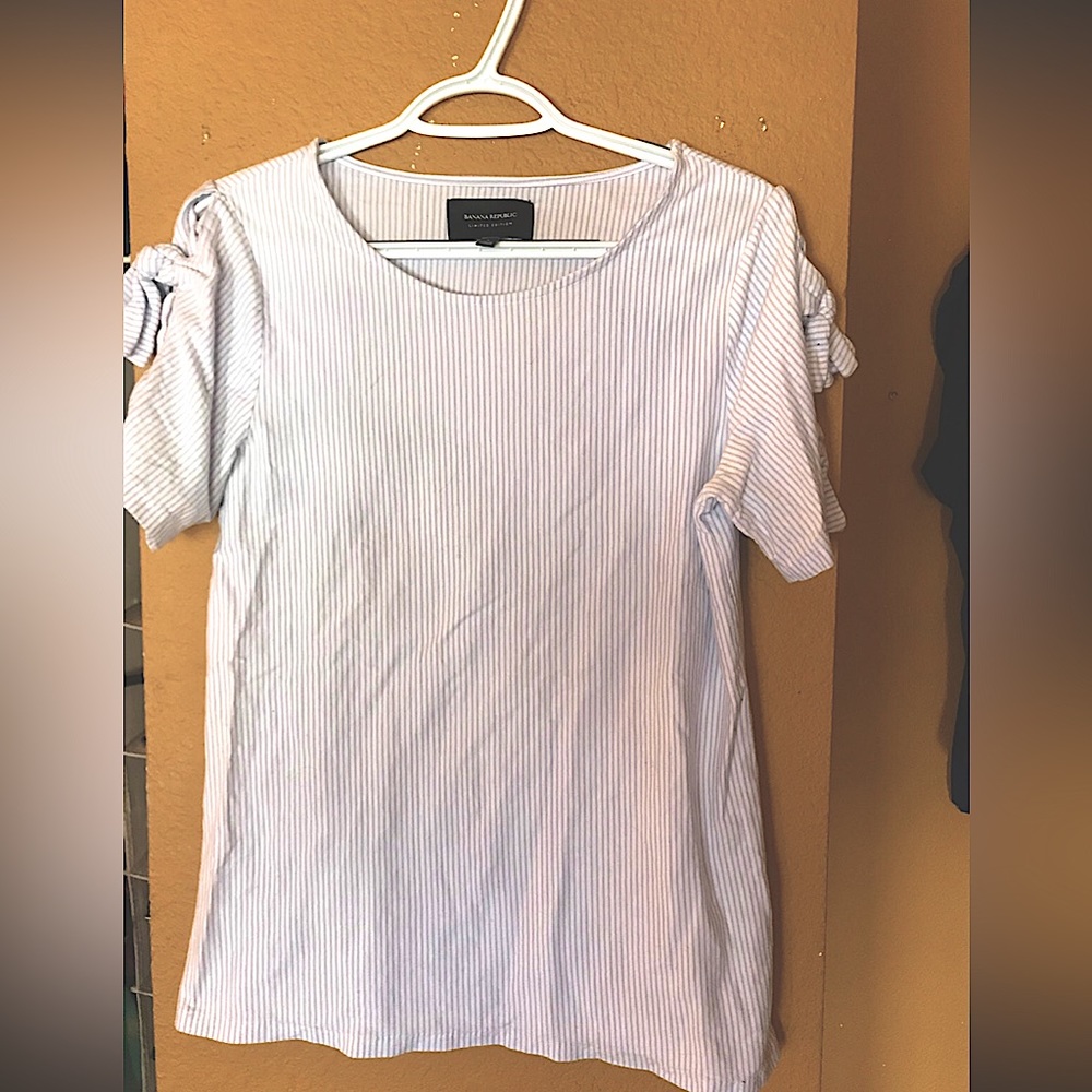 Banana Republic top with tie design sleeves